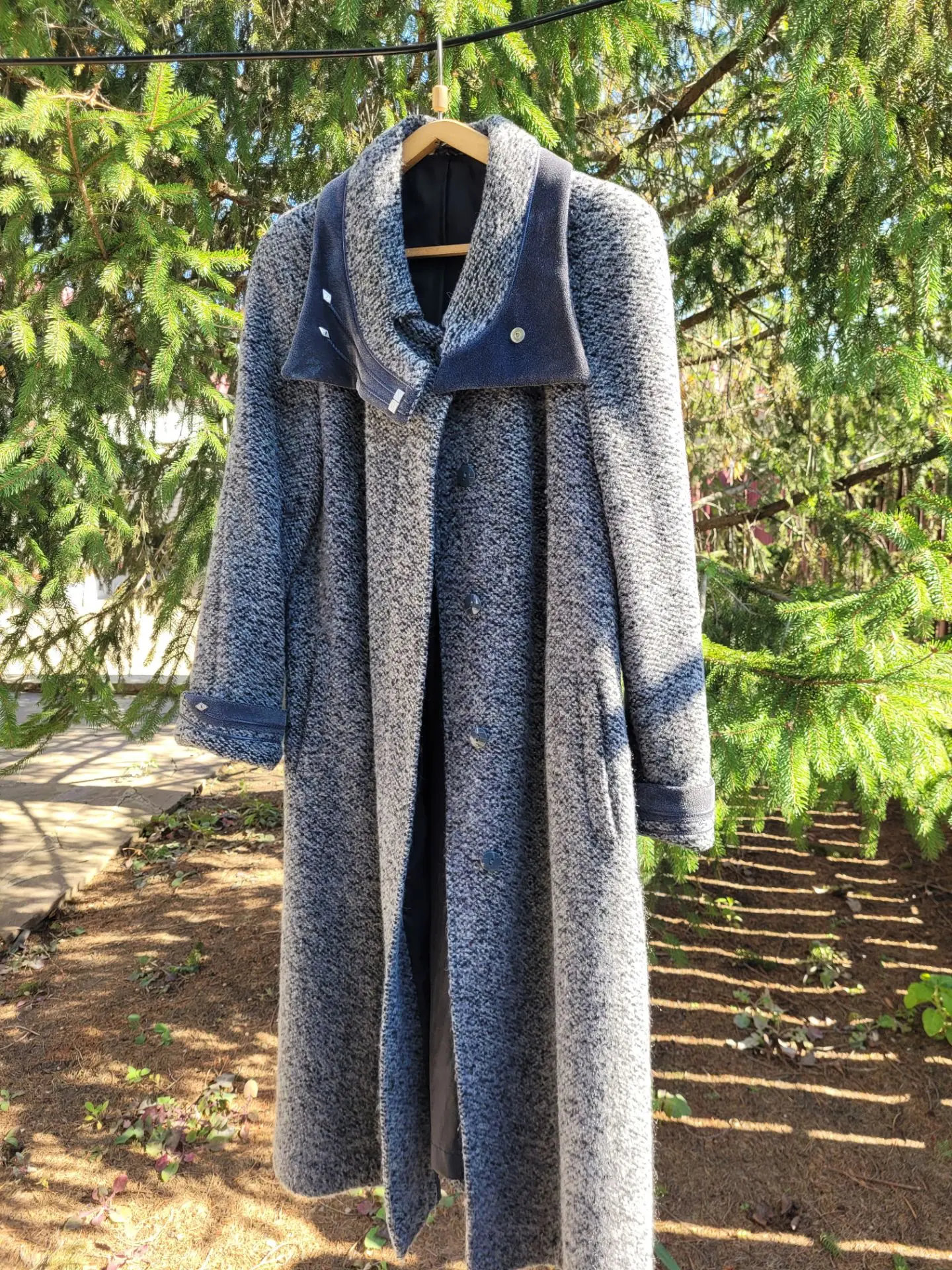 Продам пальто осеннее размер 52. Цена 500 р. Тел. +79281833322