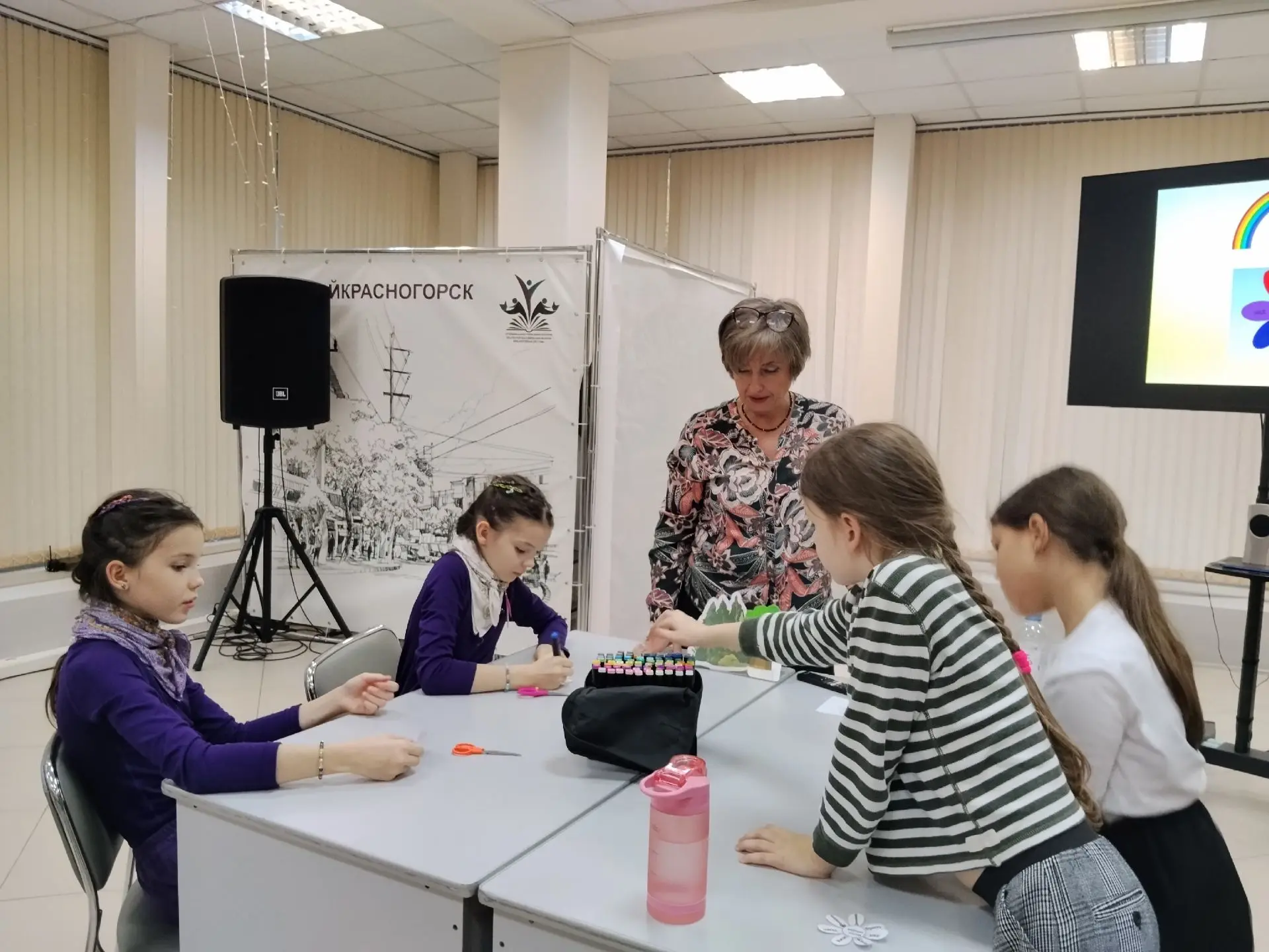 Изучаем все грани живописи и музыки! 🎨🎻На этой неделе в Центральной библиотеке Красно...