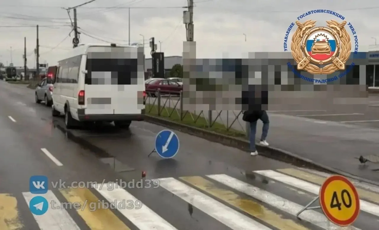 Не удержался в маршрутке.