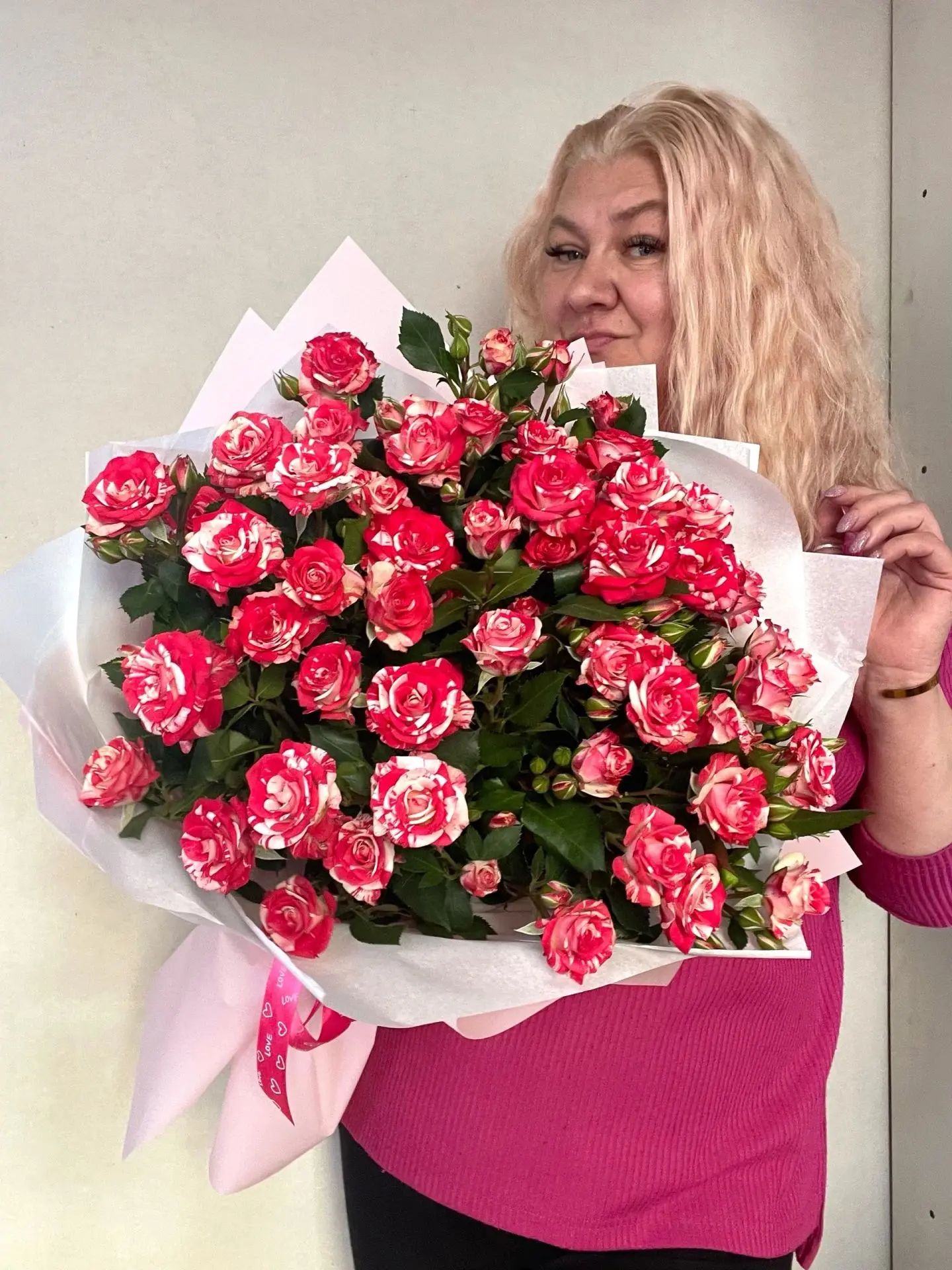 Букет яркой кустовой розы, для яркого события - необходим! 💕