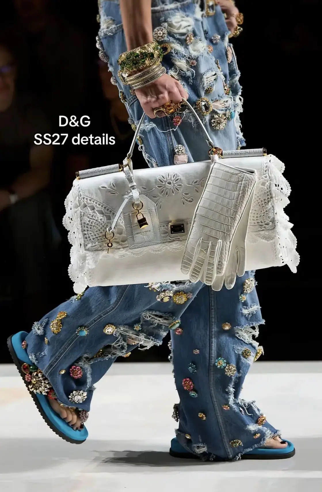 DOLCE&GABBANA SS27: КРУЖЕВО, ЖАККАРД И СЕМЕЙНЫЕ ИСТОРИИ.