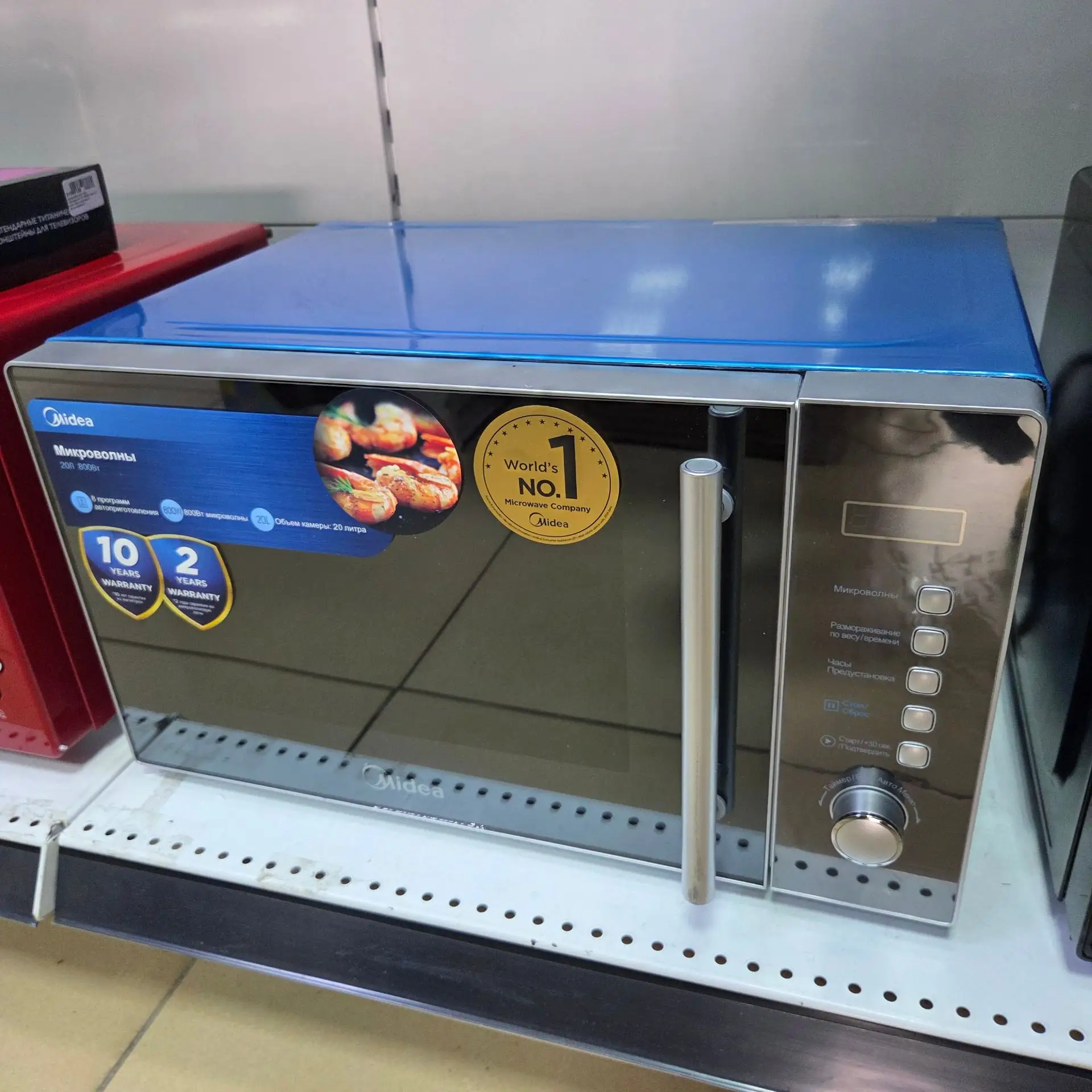 Универсальная микроволновая печь Midea АМ820СМF станет практичным приобретением для дом...