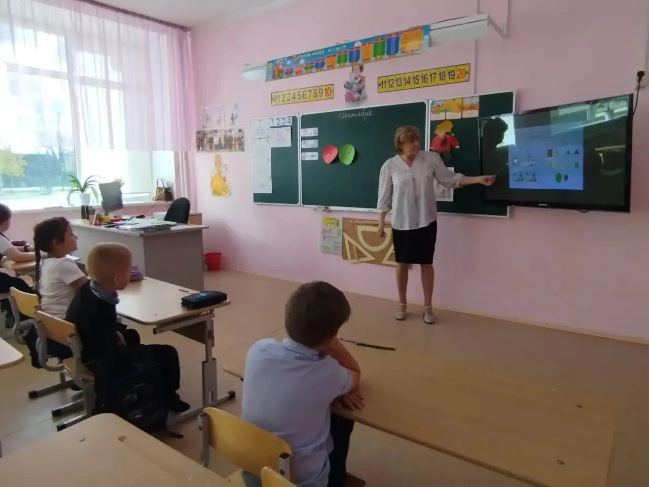 На кружке "Функциональная грамотность" учащиеся 1 "а" и 1 "б" кл.