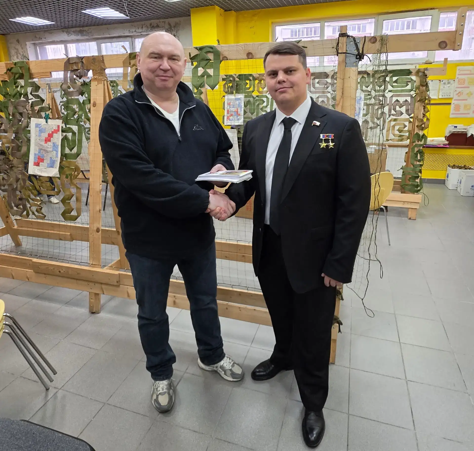 Во время недавних встреч с жителями мне передали письма для наших бойцов. В этих строчк...