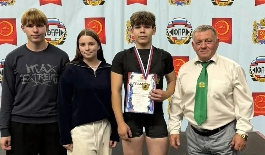 ОРЧАНИН ЕГОР АГЕЕВ СТАЛ ЧЕМПИОНОМ ОБЛАСТИ ПО ПАУЭРЛИФТИНГУ