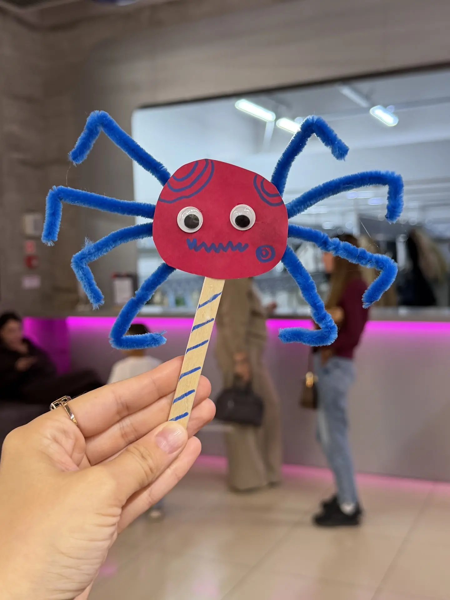 🕷️ На мастер-классе сделали вот таких милых паучков. Они принесут удачу и спасут от ск...