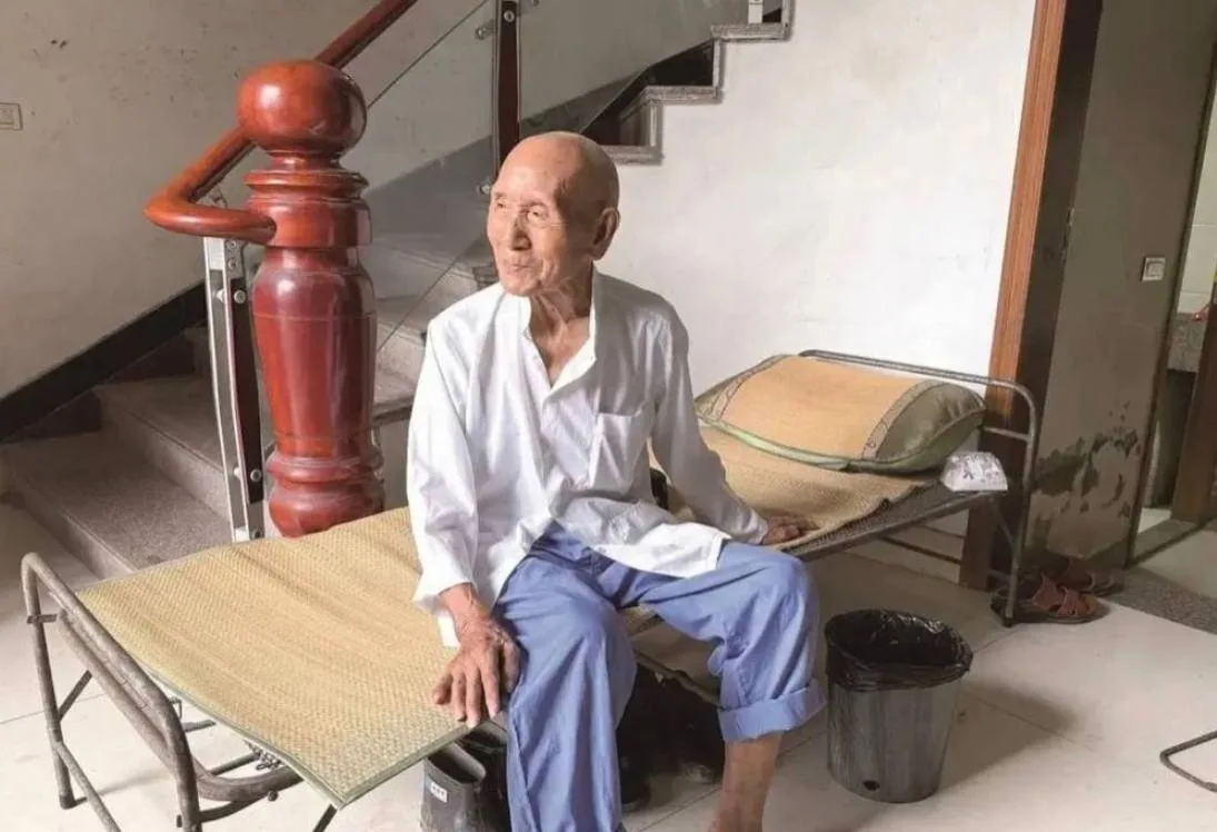 101-летний китаец разрушил стереотип о правилах долголетия