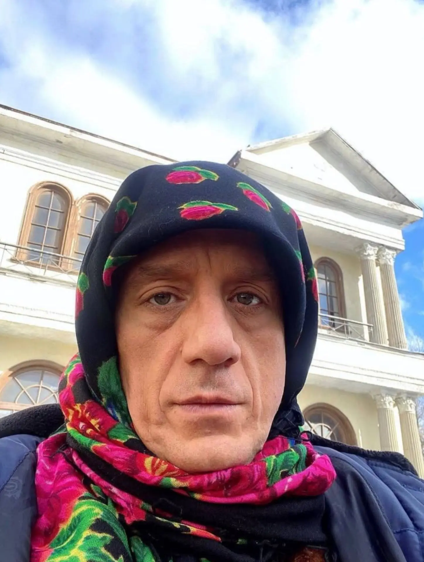 А актера Макарова спасать не надо, все у него хорошо.