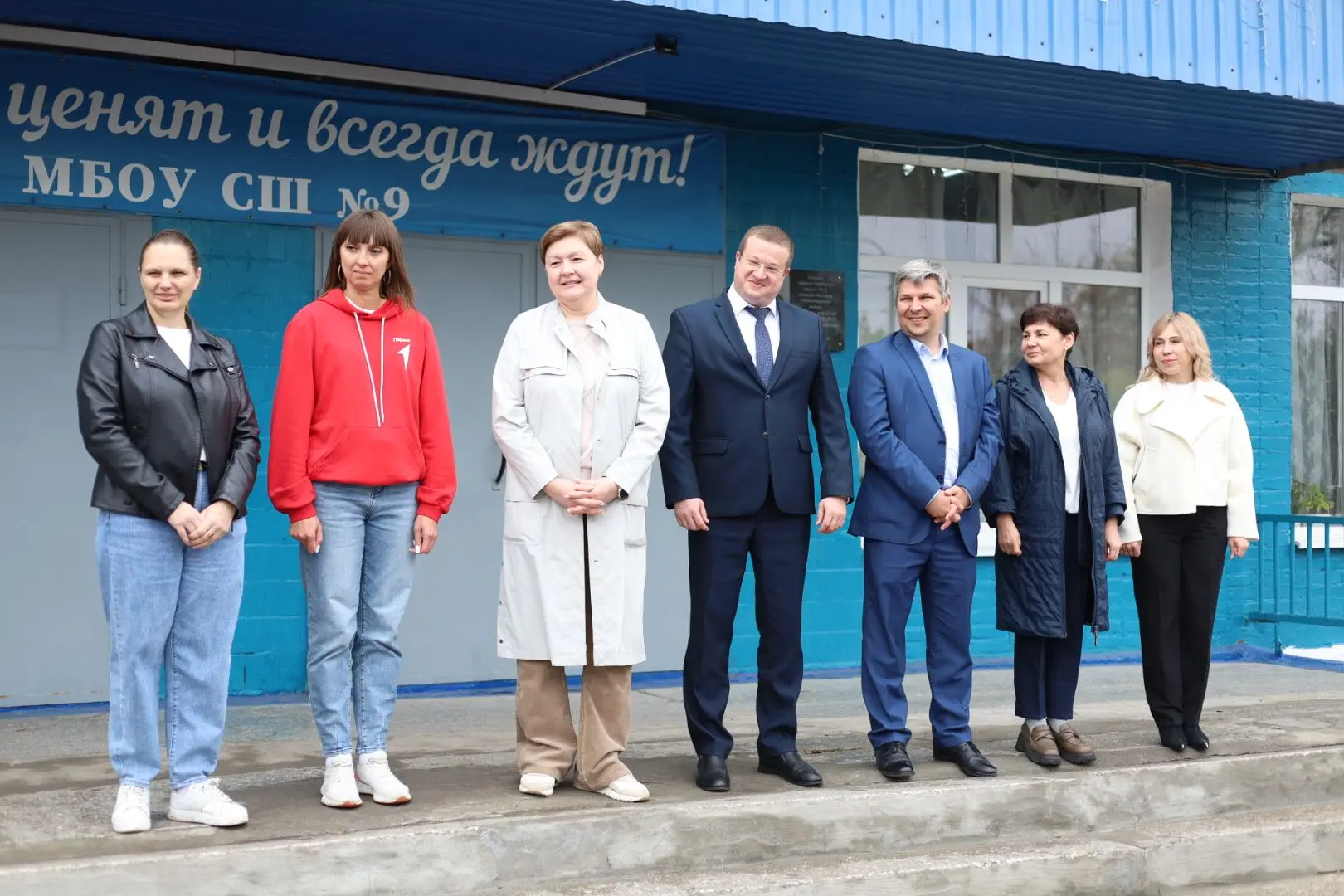 Сегодня с Еленой Владимировной мы участвовали в Дне древонасаждения. Педагоги и ученики...
