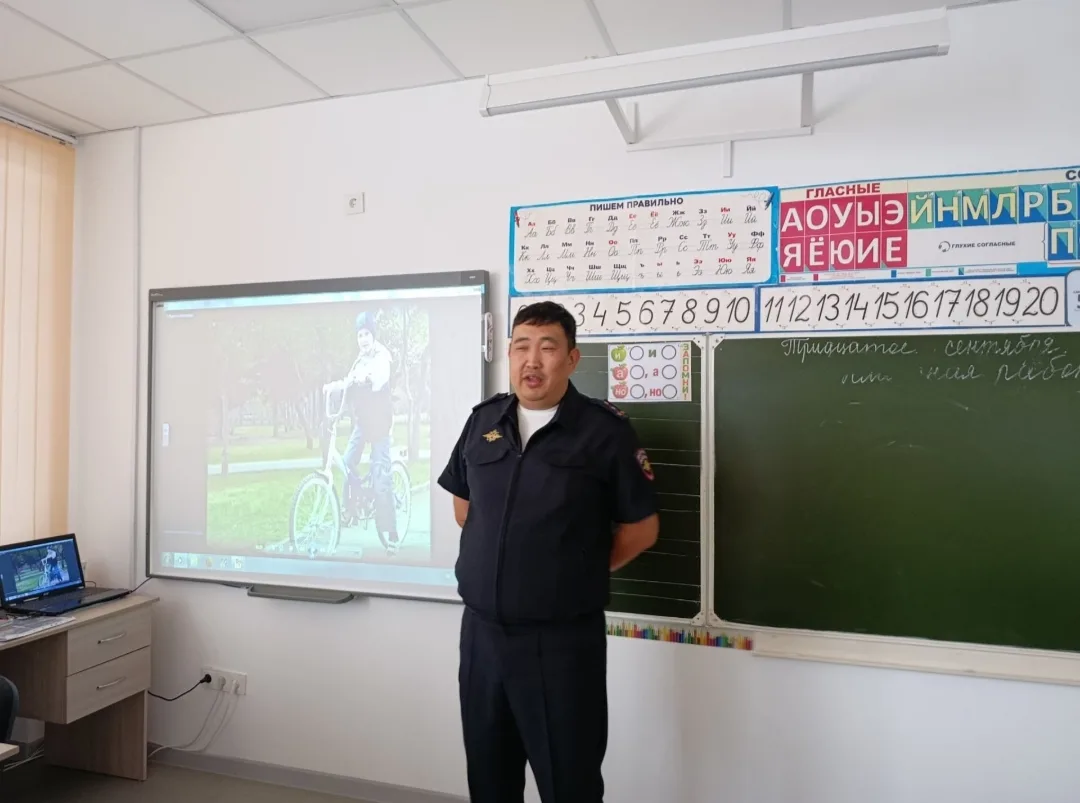 🏍️ Беседа «Мотоциклисты и управление без прав несовершеннолетних» в нашей школе