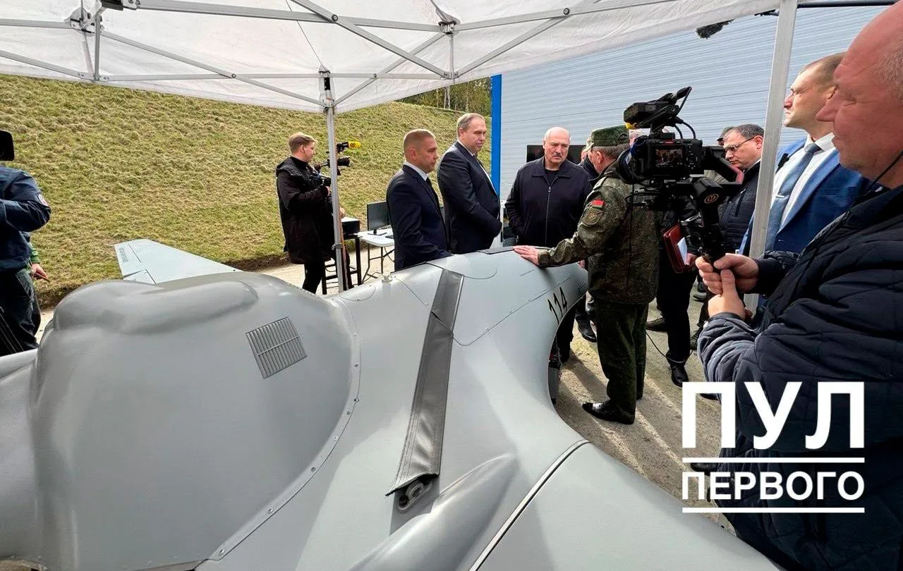 Глава Беларуси Александр Лукашенко посетил испытательный полигон Института порошковой м...