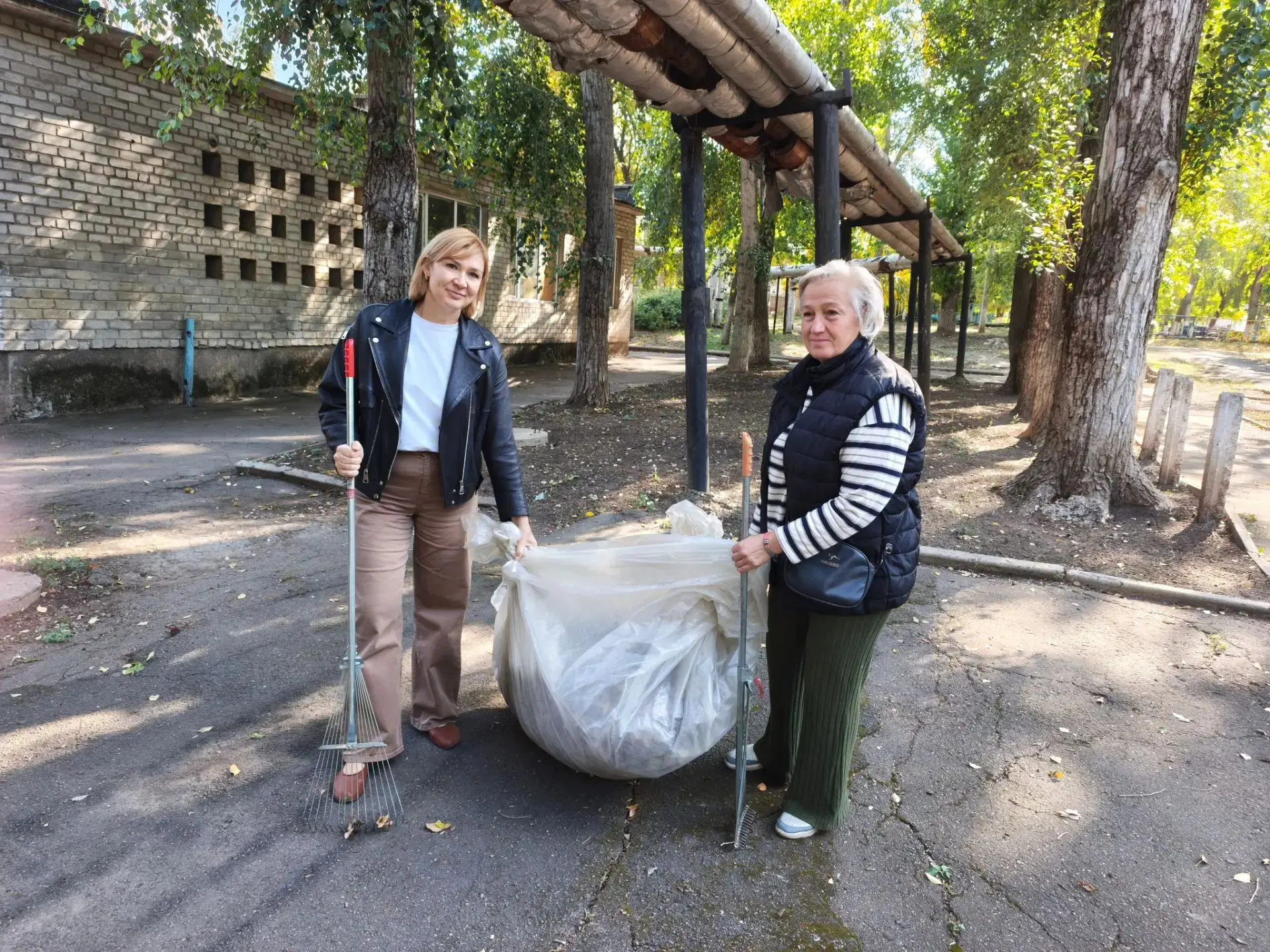 🍂🍁 Сегодня в нашей школе прошёл общегородской субботник🧹