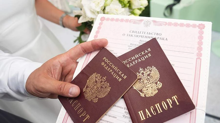 Как подать заявление на регистрацию брака, если один из будущих супругов не может прийт...