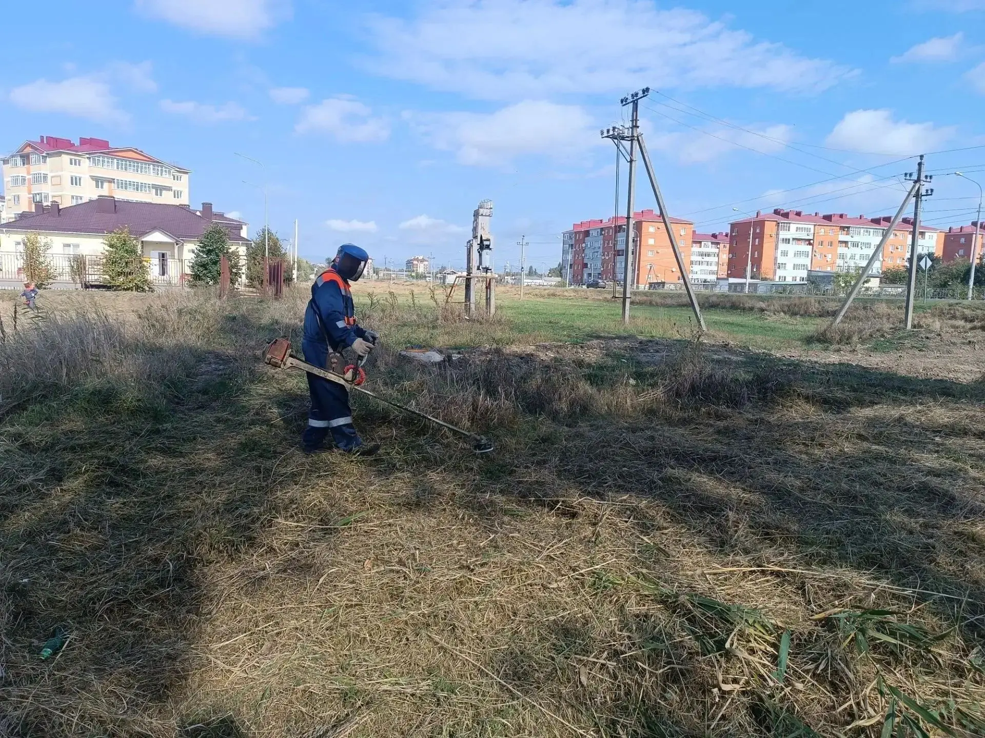 В Темрюке продолжается работа по наведению порядка на улицах города. Сегодня, 7 октября...