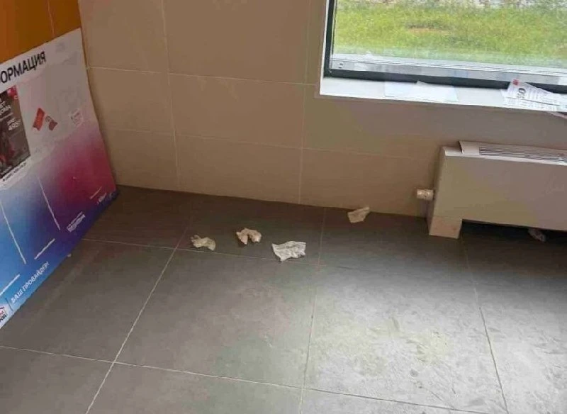🧹 В Кузьминках жители жалуются на грязный подъезд