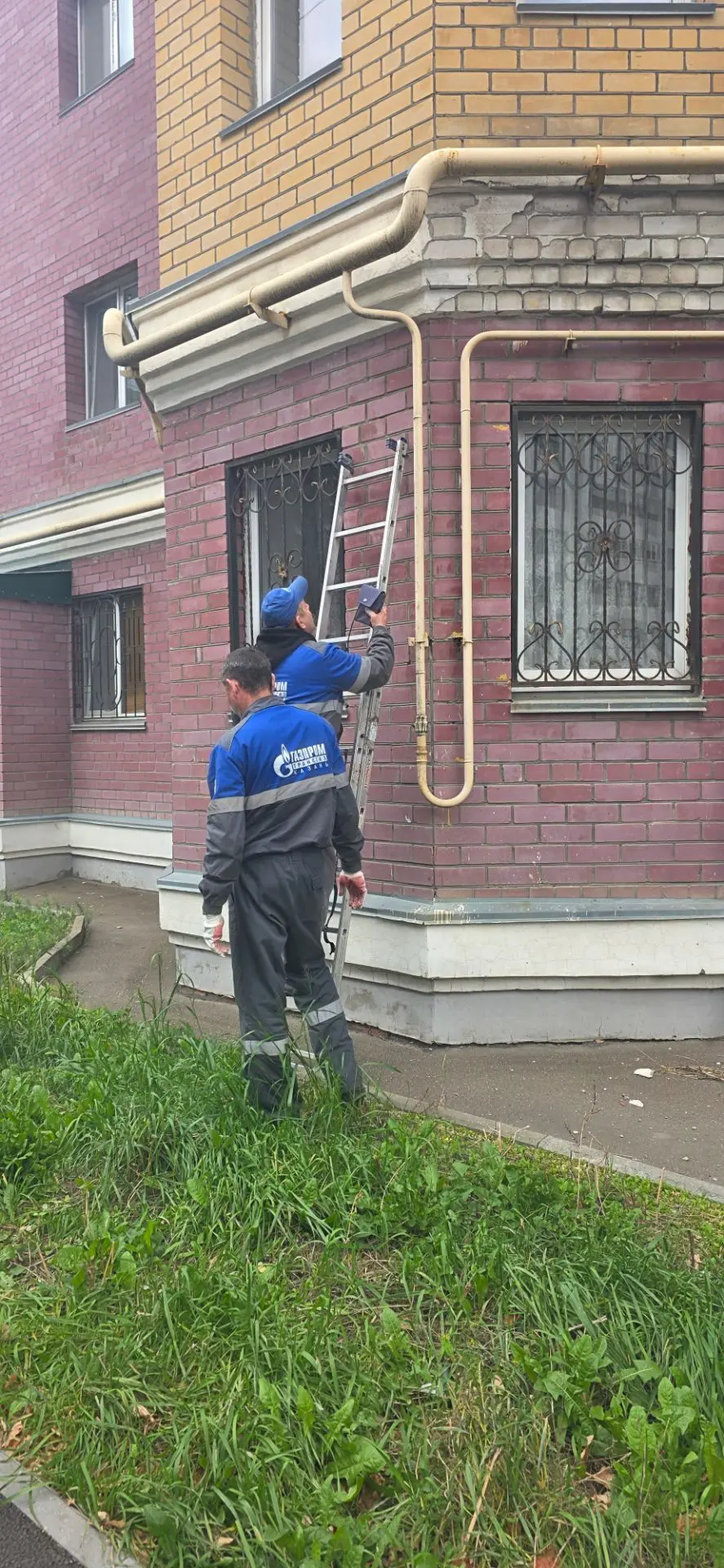 Осмотр газовых труб, соединений, сварных швов