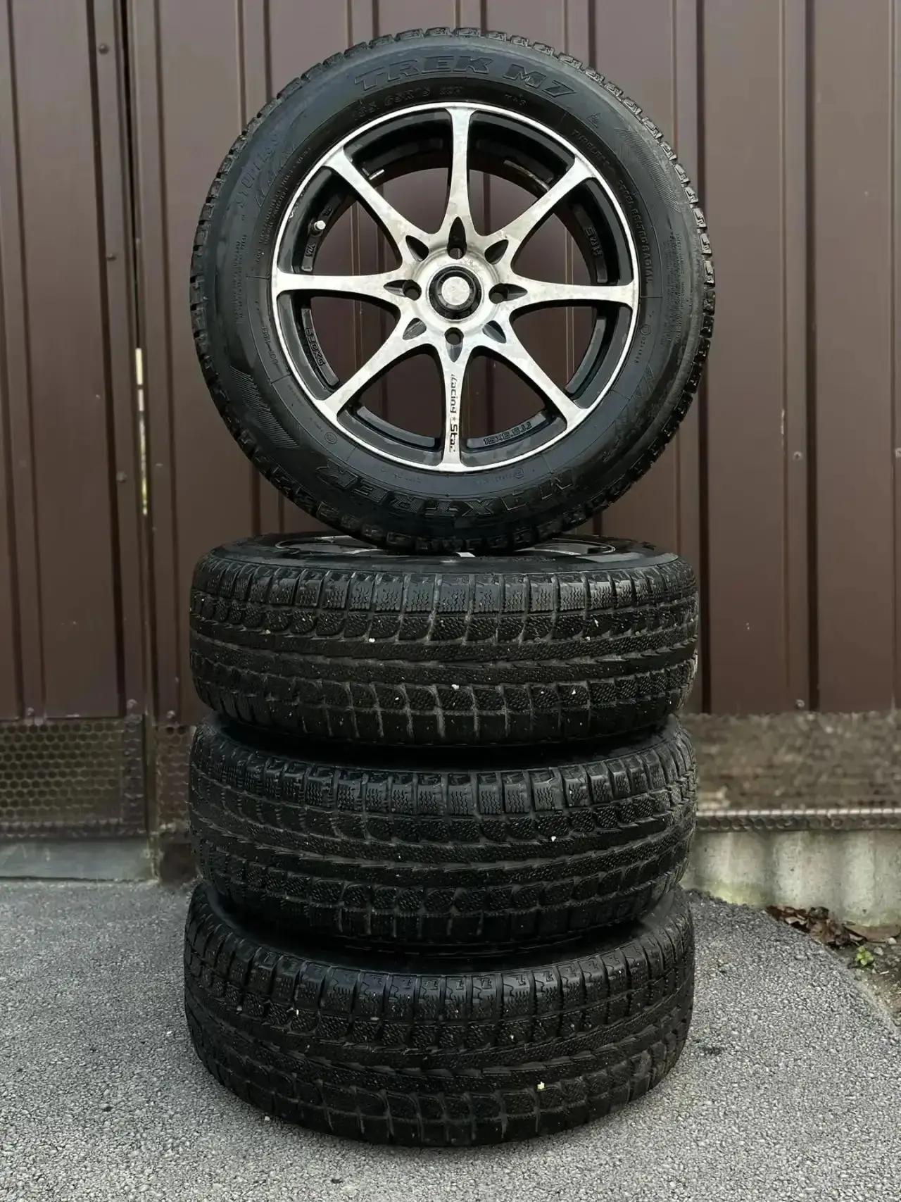 Продаю комплект колёс на зимней резине 185*65 R15 разболтовка 4*100 стояли на Весте.