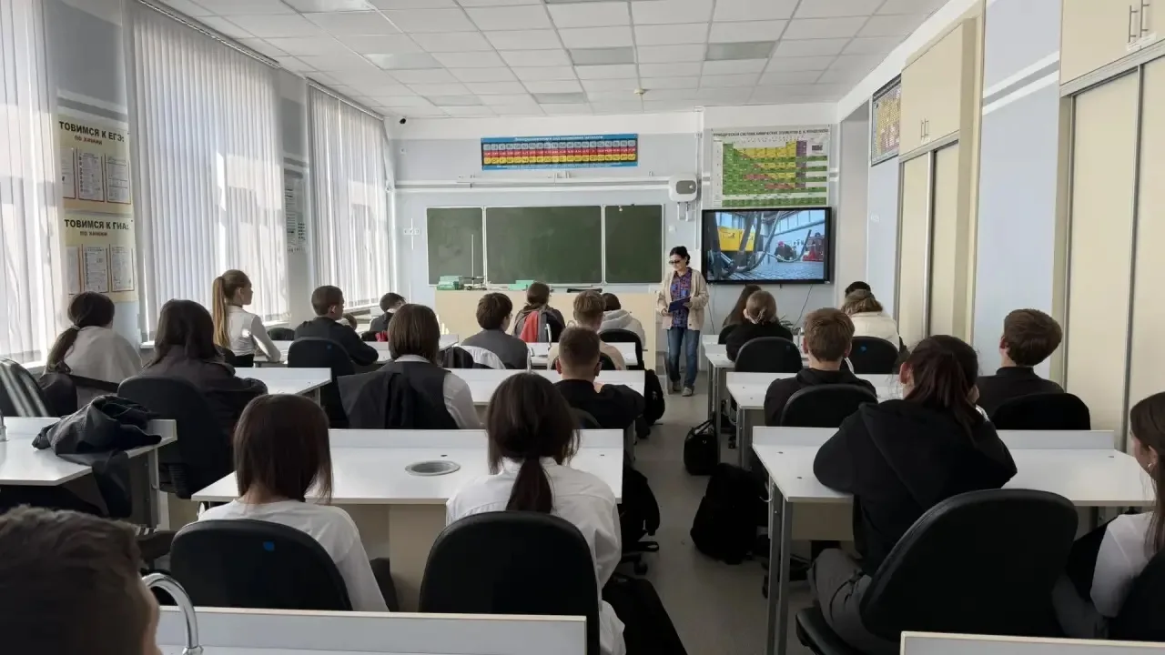 📢 Профориентация в действии: у нас в гостях АИСТ!
