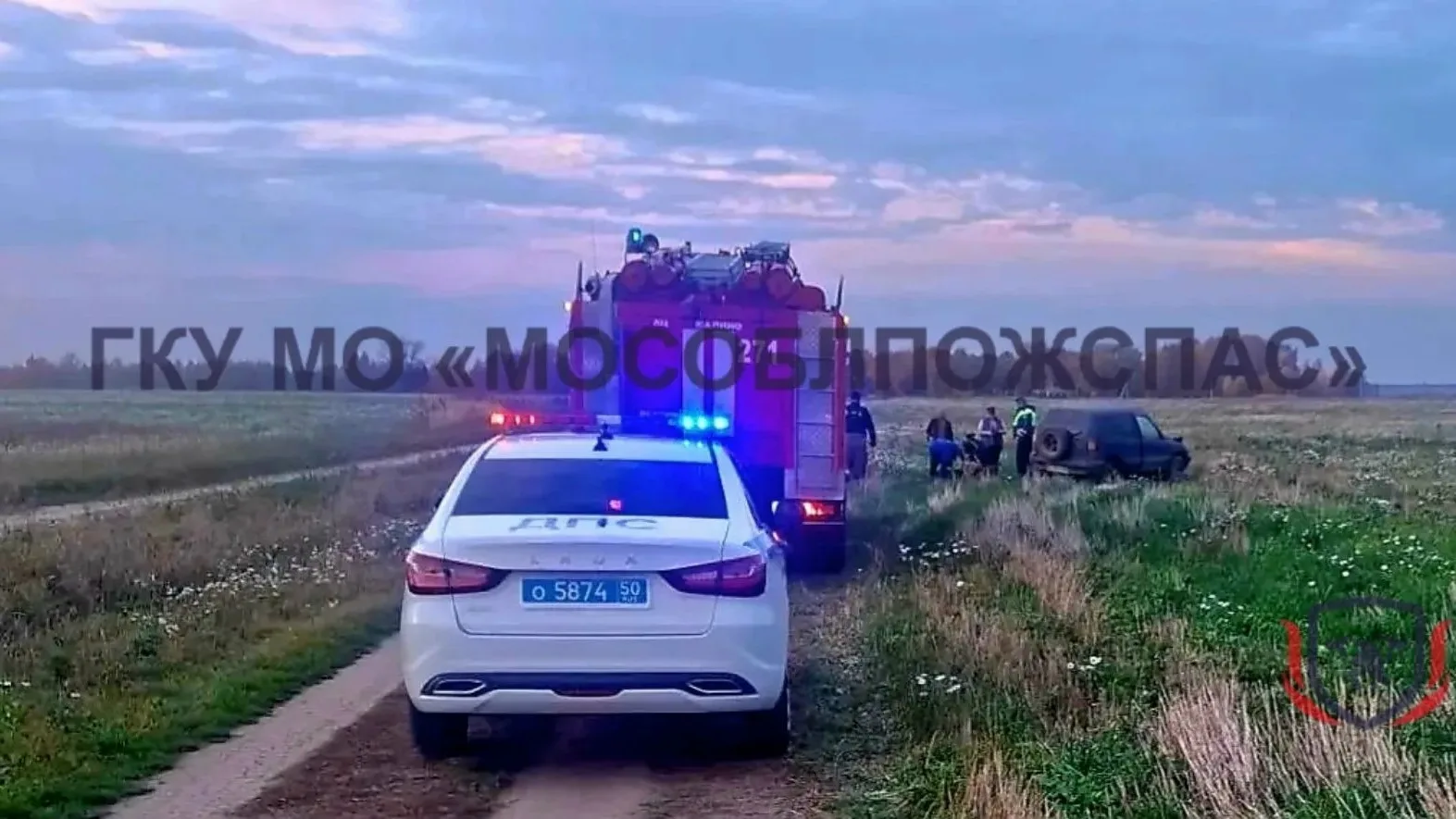 Вчера возле деревни Ляхово округа Ступино произошла авария. На грунтовой дороге автомоб...