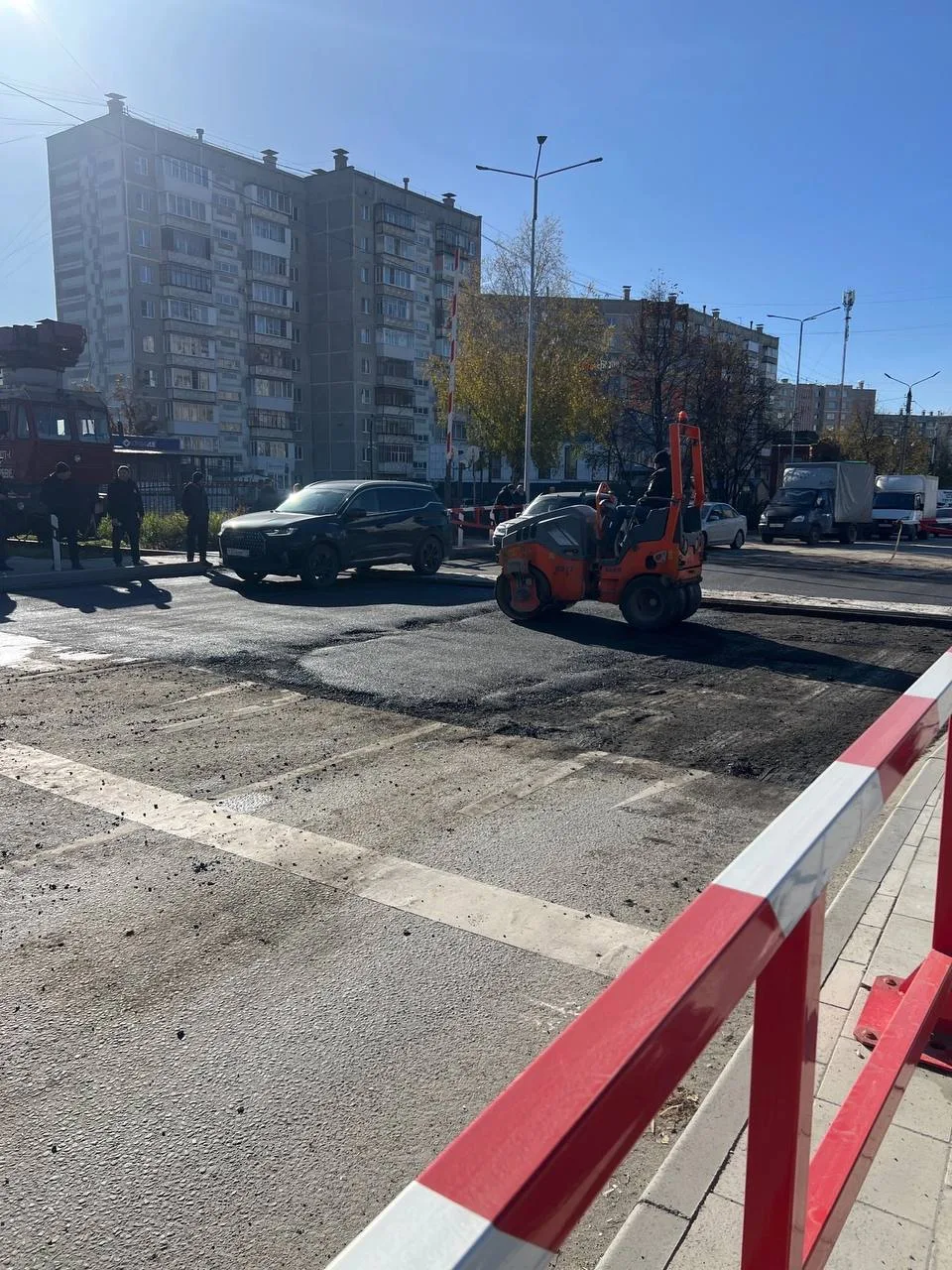 ⚡️Движение на выезд из Комарово открыли по одной полосе, — сообщают очевидцы.