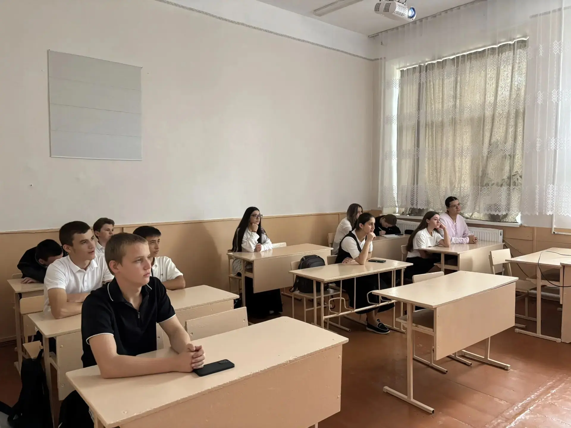 В рамках масштабного проекта «Россия — страна героев! Герои среди нас!» состоялась онла...