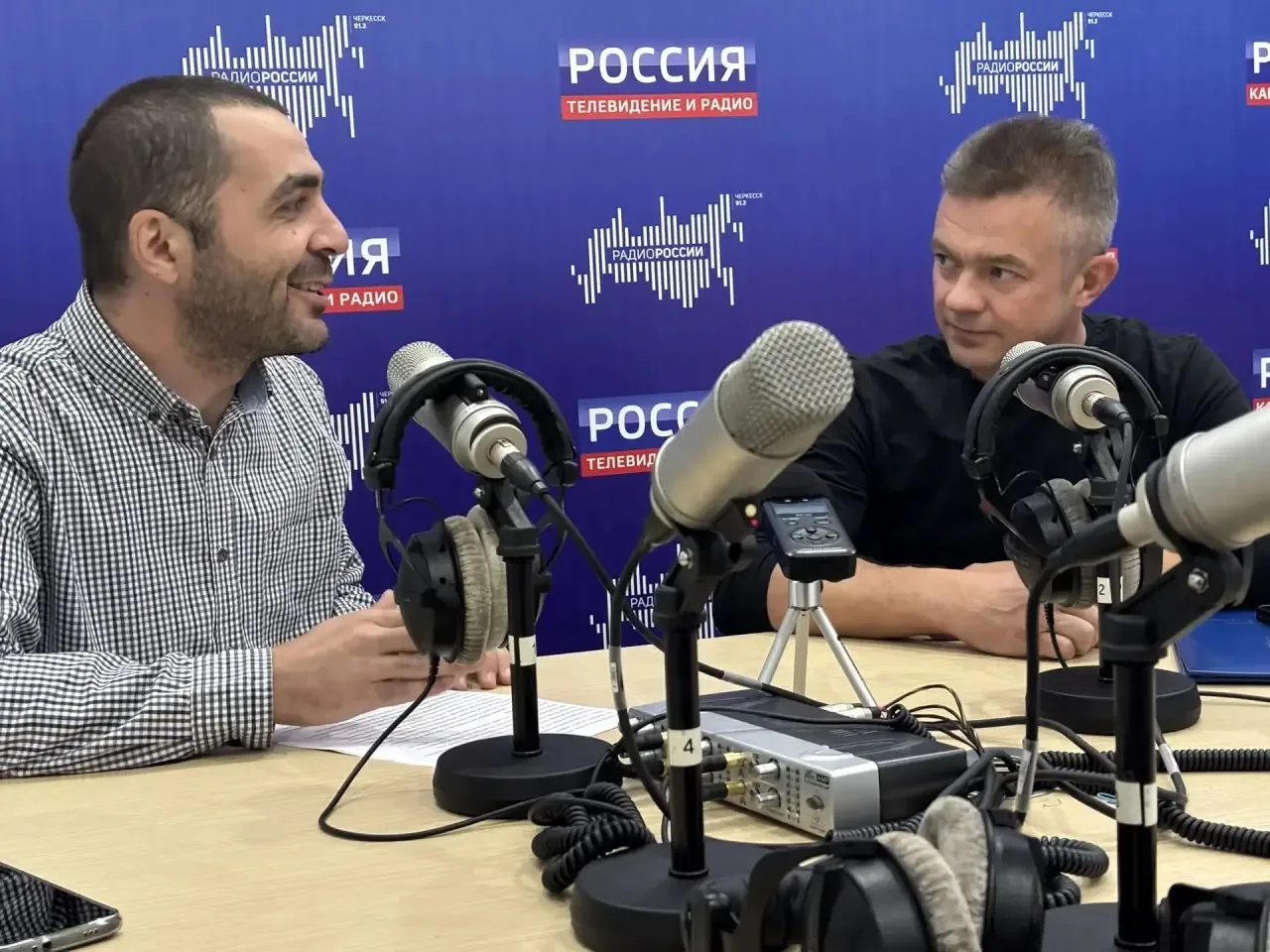 Депутат Черкесской городской Думы — Олег Кротов стал гостем радио ГТРК «Карачаево-Черке...