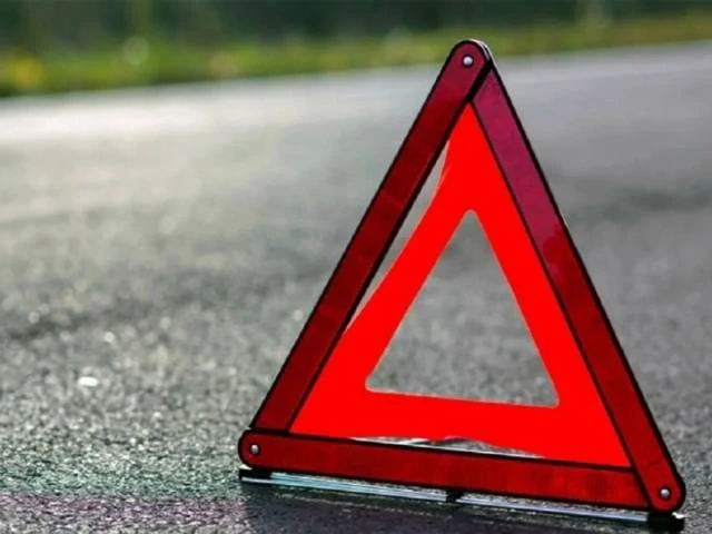 В Горловке разыскивают водителя черного автомобиля, скрывшегося после смертельного наез...