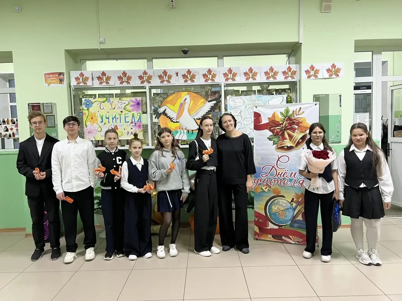 Внимание, урок ведет ученик 11-го класса, а за первой партой сидит директор!» - пожалуй...