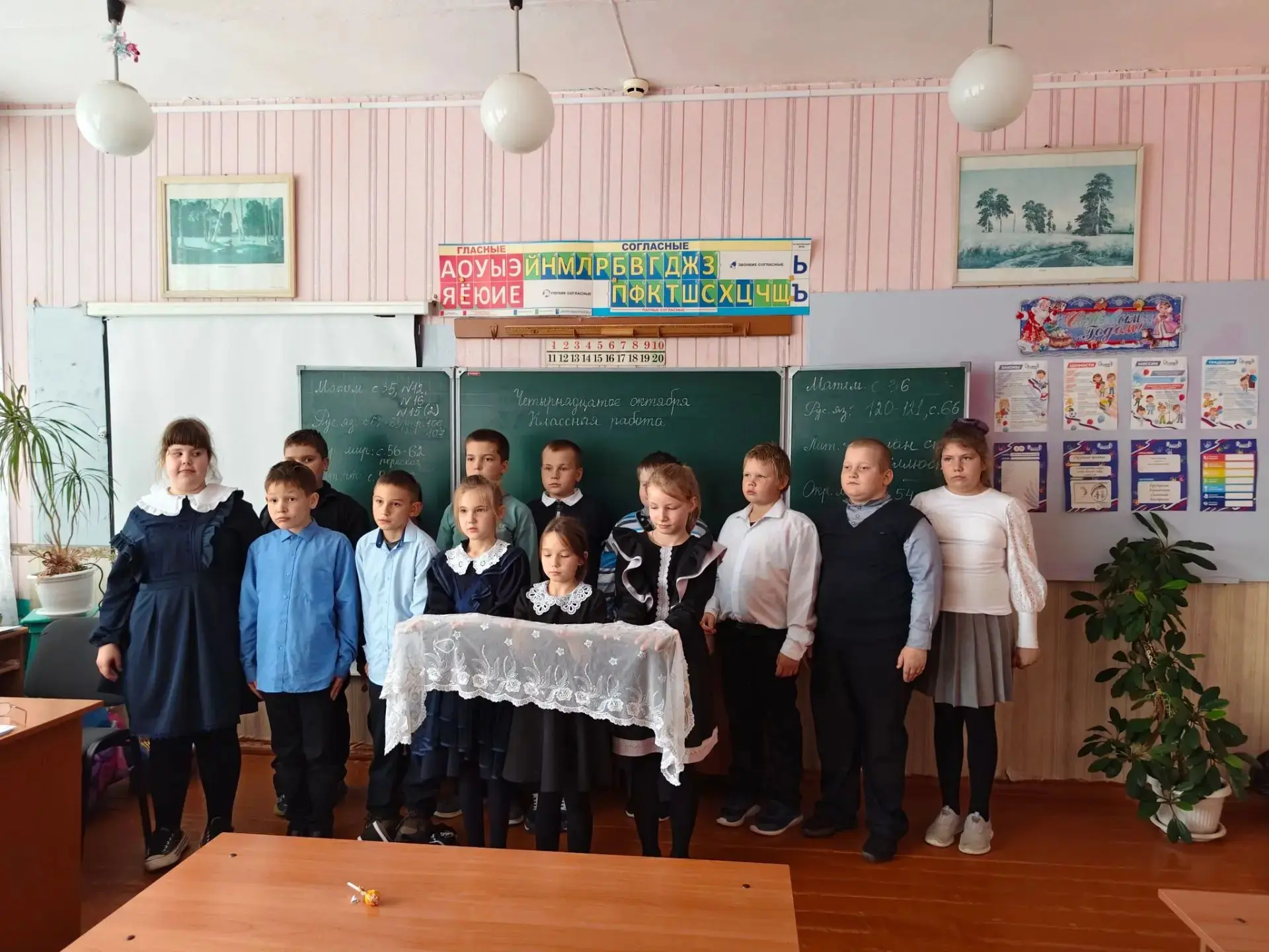 14 октября в МБОУ "Апраксинская СОШ" для обучающихся  начальных классов  прошло внеклас...