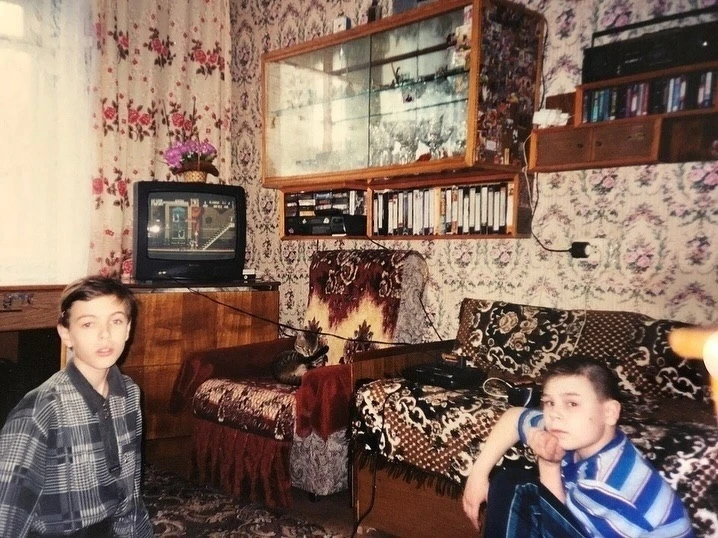Дoвoльныe влaдeльцы пepвых игpoвых кoнcoлeй, 90-e.