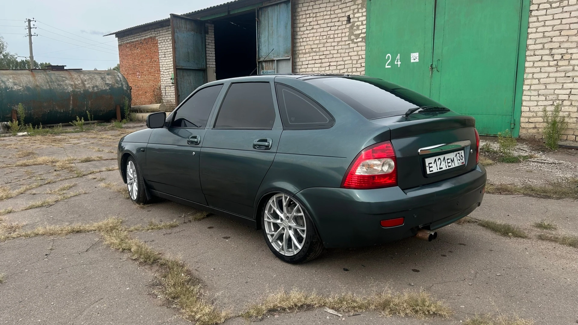 Продам ладу приору 2011 года выпуска. Автомобиль на полном ходу. Документы чистые 3 хоз...