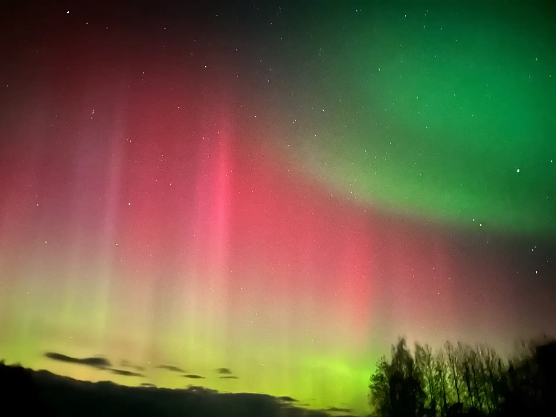 🌌 Северное сияние раскрасило небо над Марий Эл!