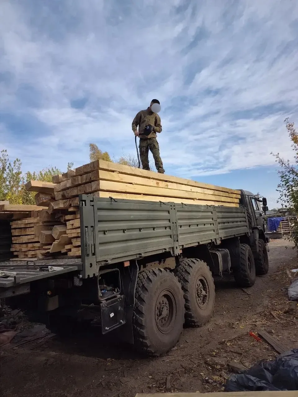 Продолжается оказание помощи нашим бойцам по поручению Губернатора региона А. Е. Клычкова.