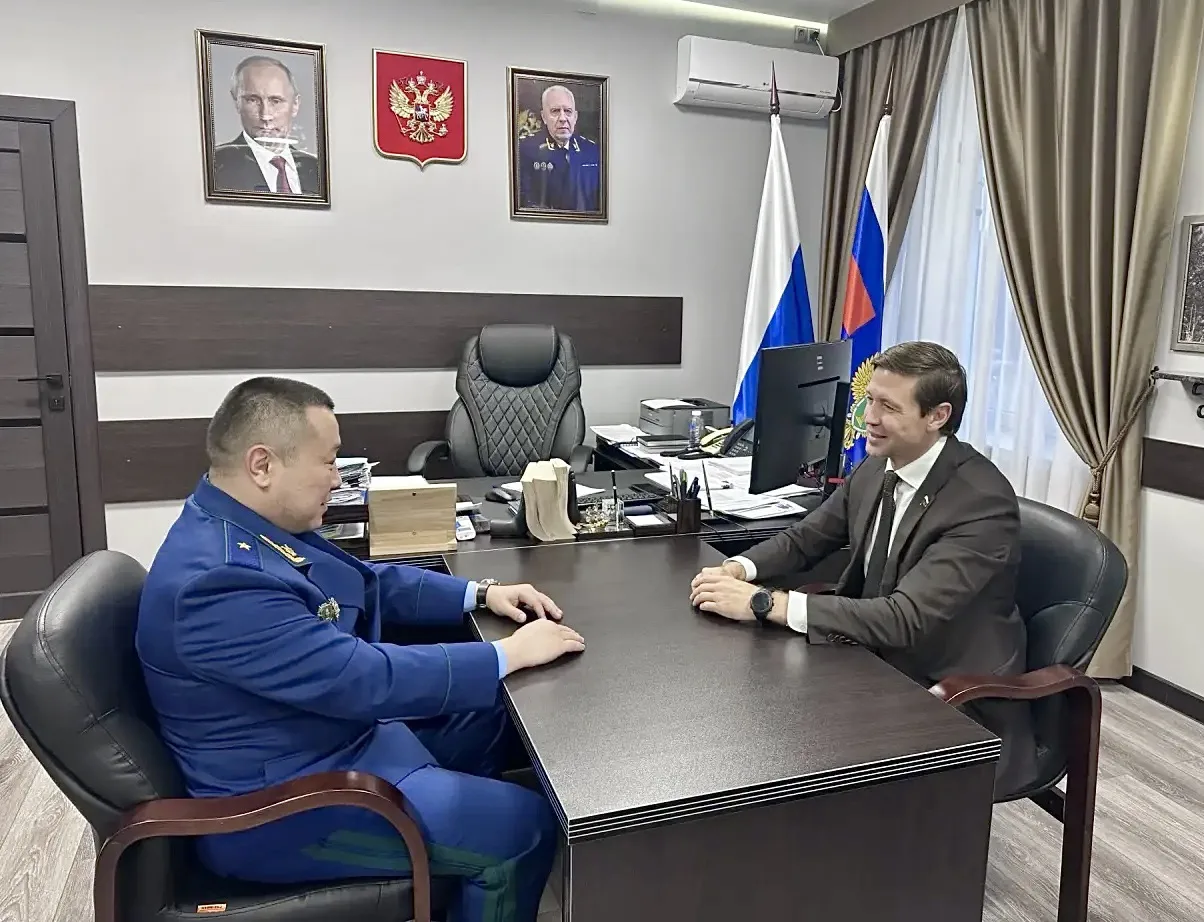 В ходе работы в Амурской области провёл встречу с прокурором региона Андреем Николаевич...