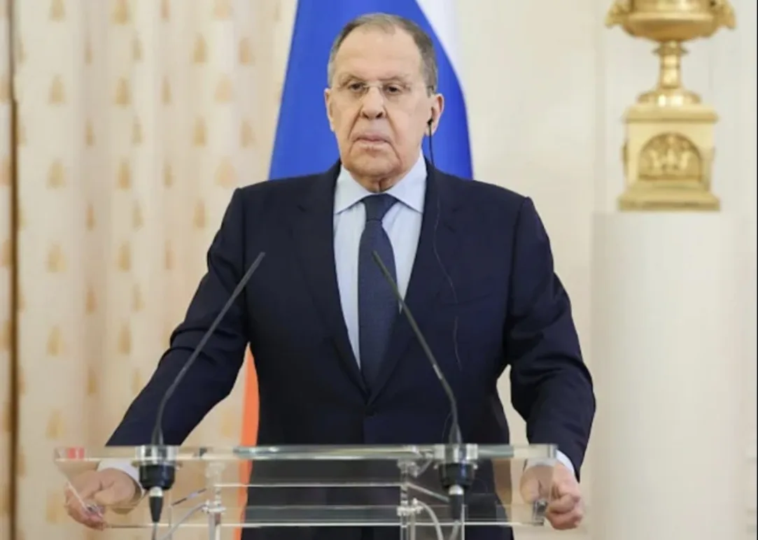 Никакого прекращения огня, чтобы Зеленского опять привели в чувство и накачали оружием,...