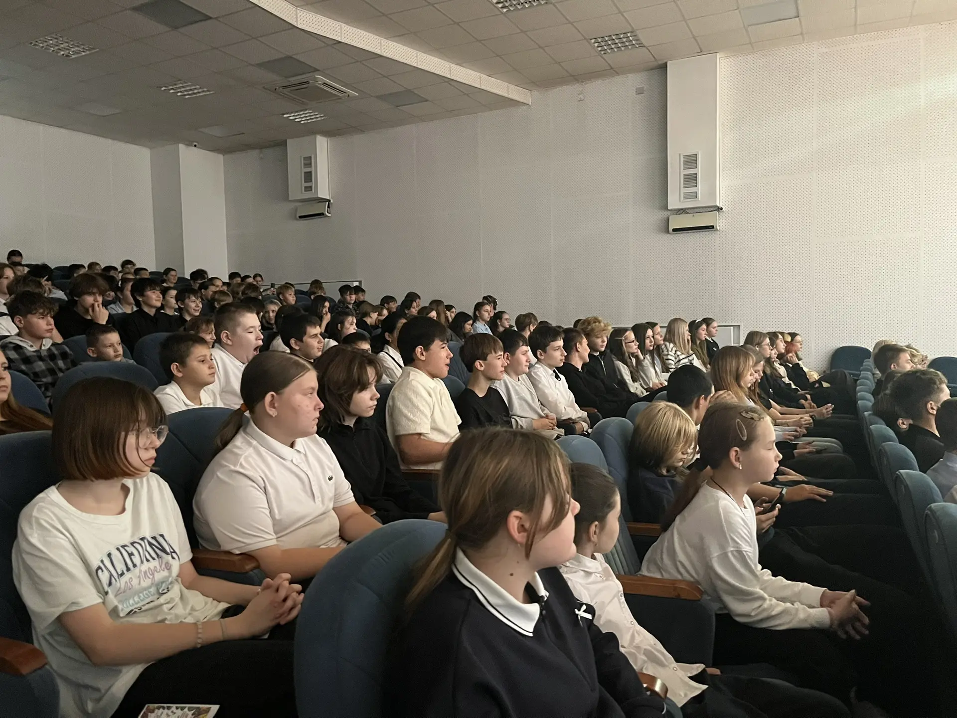 💫Сегодня учащиеся 6–7 классов побывали на концерте в ДМШ № 20, посвящённом Дню музыки.🎶