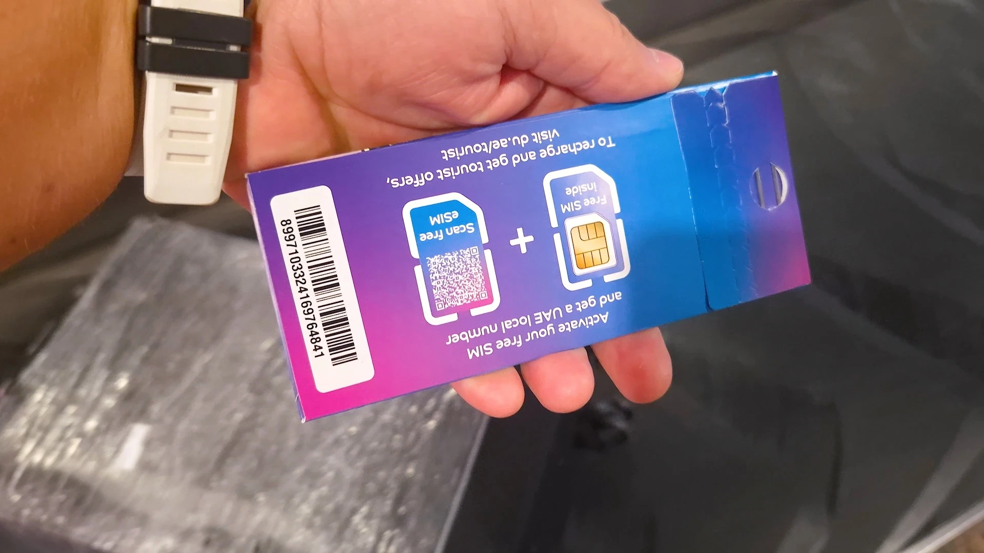 В аэропорту Дубая (DXB) выдают бесплатные сим-карты Du с 10 ГБ интернета. В аэропортах ...