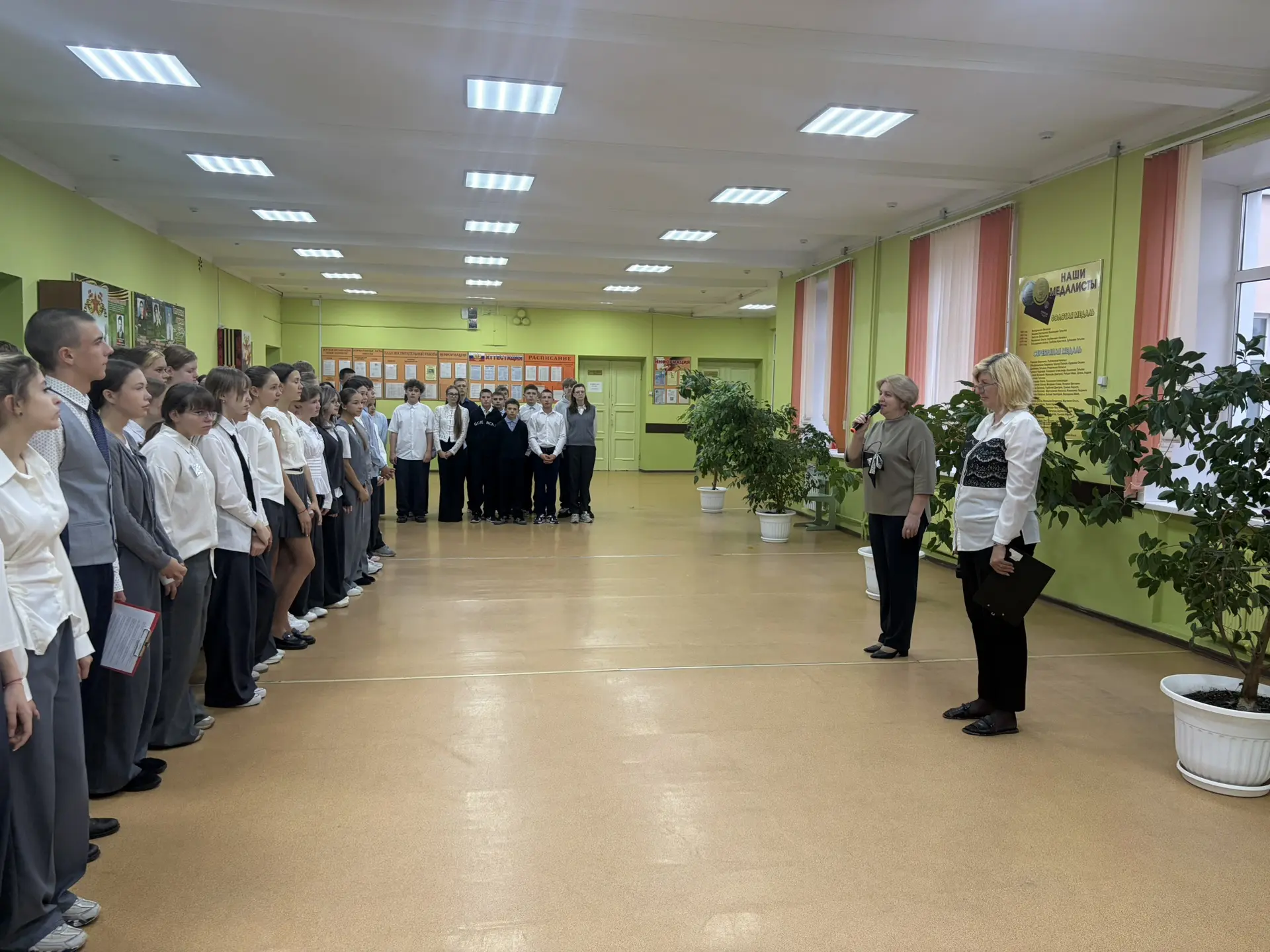 Сегодня в школе было по-настоящему торжественно — прошла инаугурация нашего нового лиде...