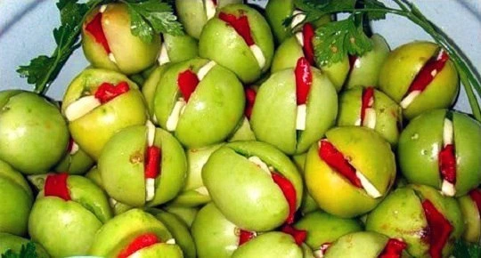 Острые зеленые помидоры на зиму