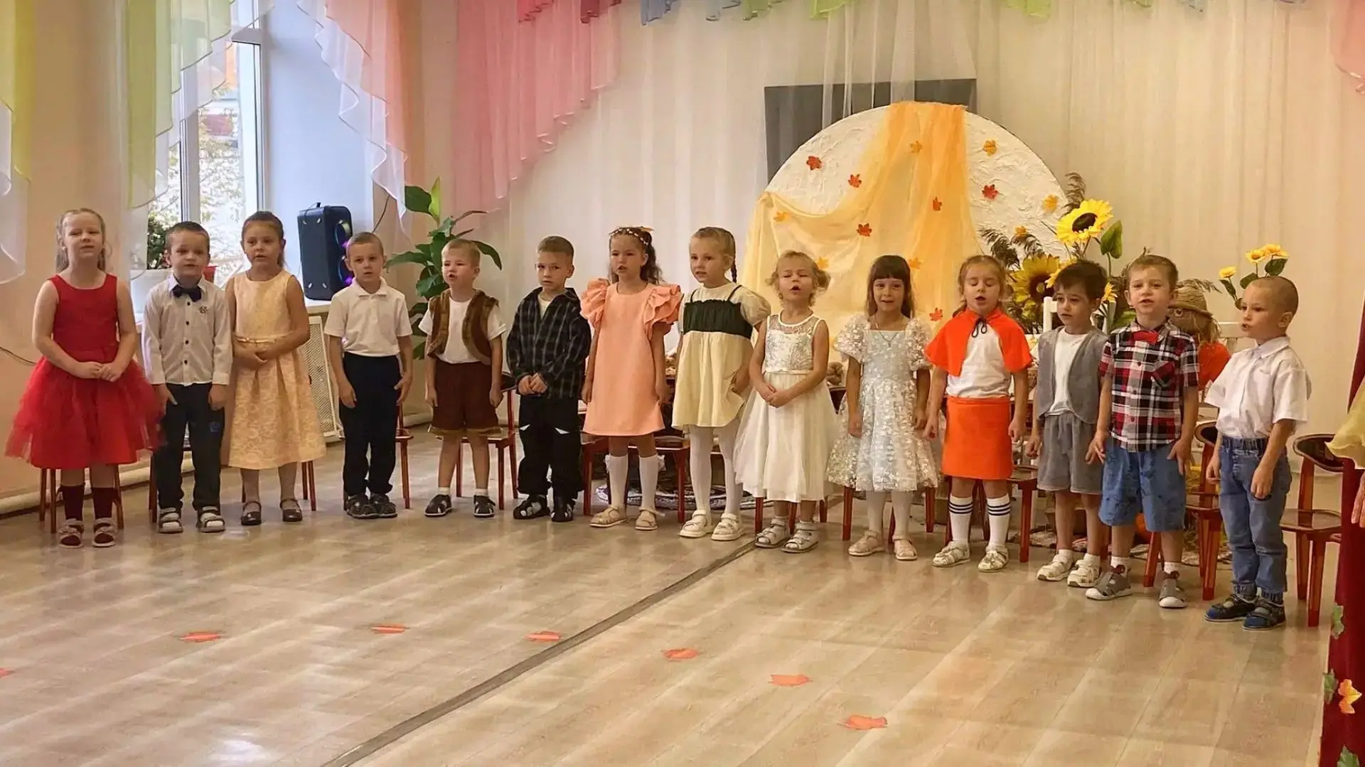 🍁 Сегодня в старшей группе прошёл осенний праздник — «Осень золотая»!