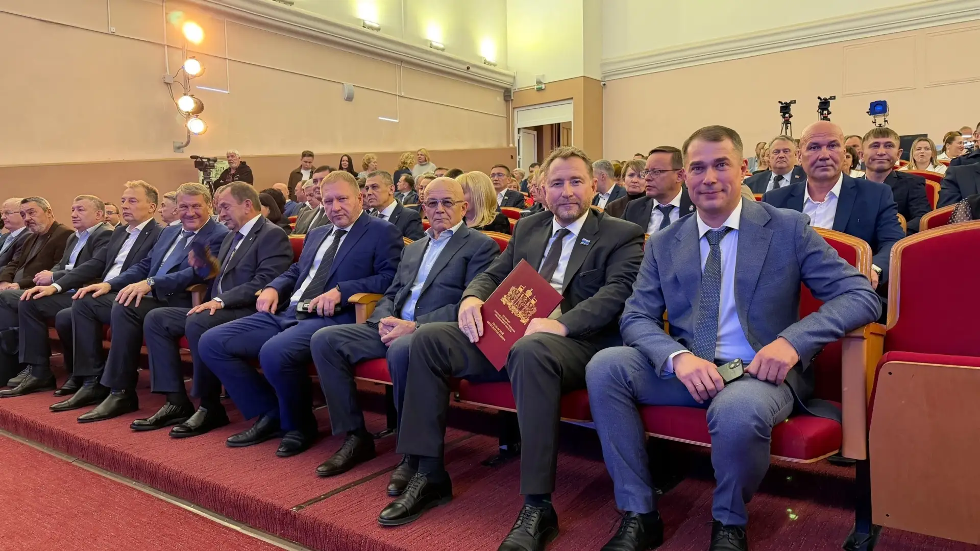 Начинается инаугурация вновь избранного главы Берёзовского муниципального округа Владим...