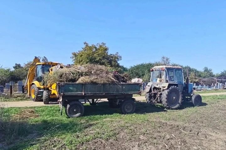 Администрация Дондуковского сельского поселения организовала вывоз мусора с территории ...