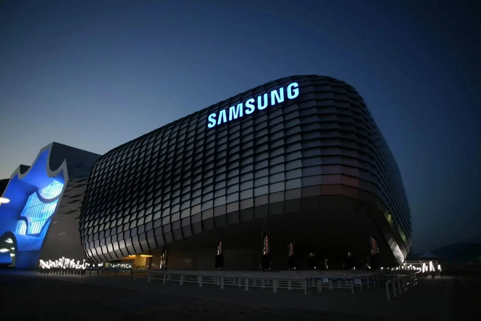 Южнокорейское издание Money Today сообщает, что мобильное подразделение Samsung Electro...