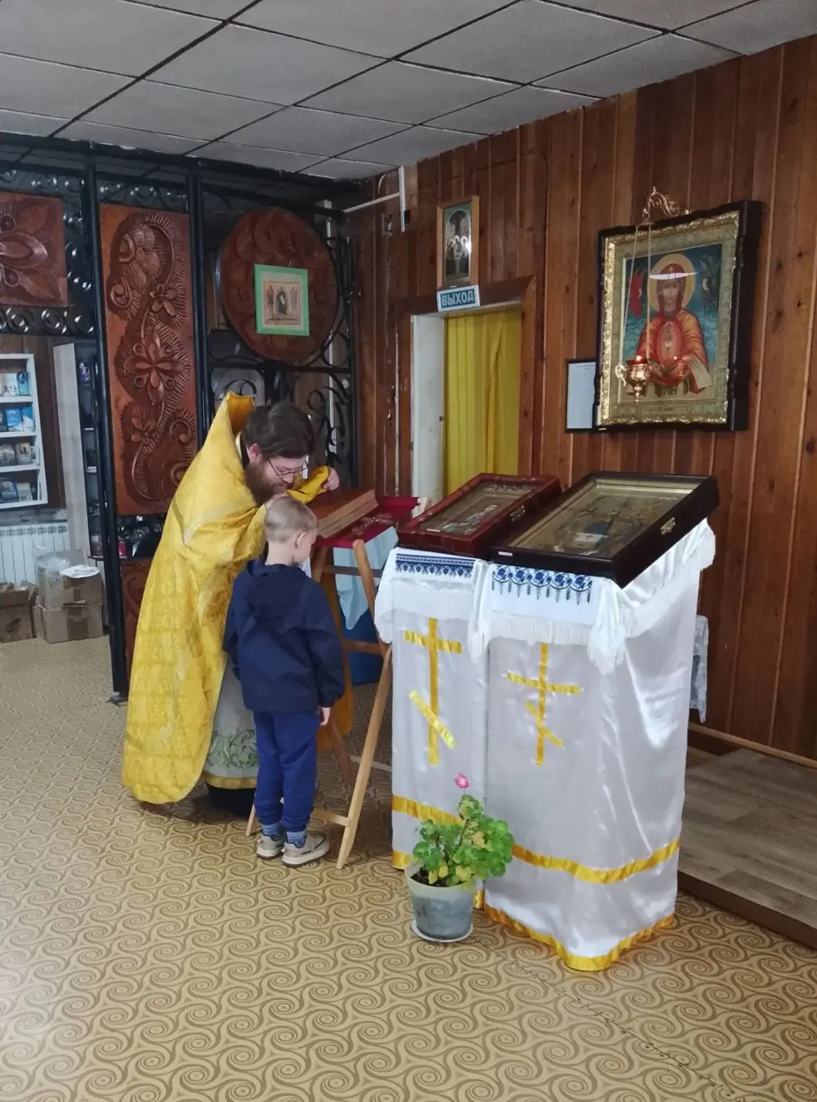 В день отдания праздника Воздвижения Креста Господня была совершена Божественная литург...