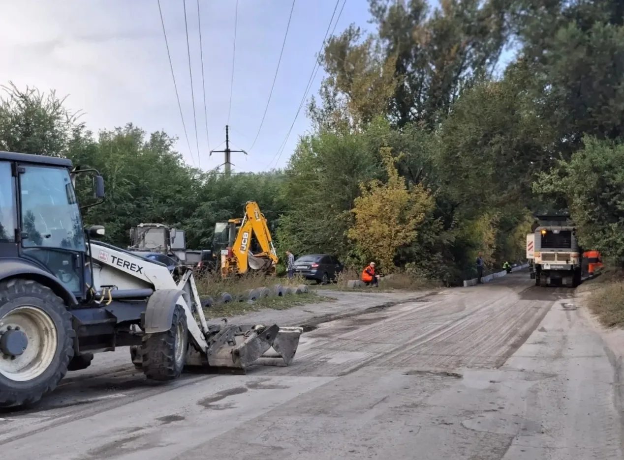 В Новочеркасске ведутся дорожные работы на улицах Ростовский выезд, Бакунина, Флерова и...