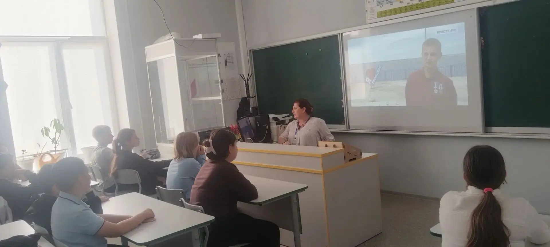 В 6 классе прошёл урок мужества " Герои нашего времени", учащиеся сформировали представ...