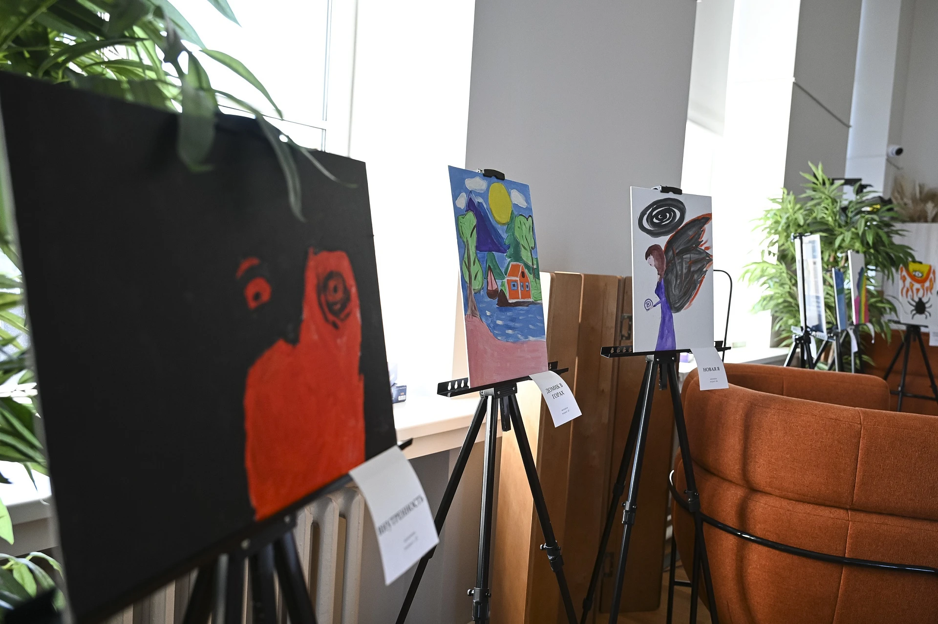 🎨 В Публичке открылась необычная выставка картин пациентов психоневрологической больницы