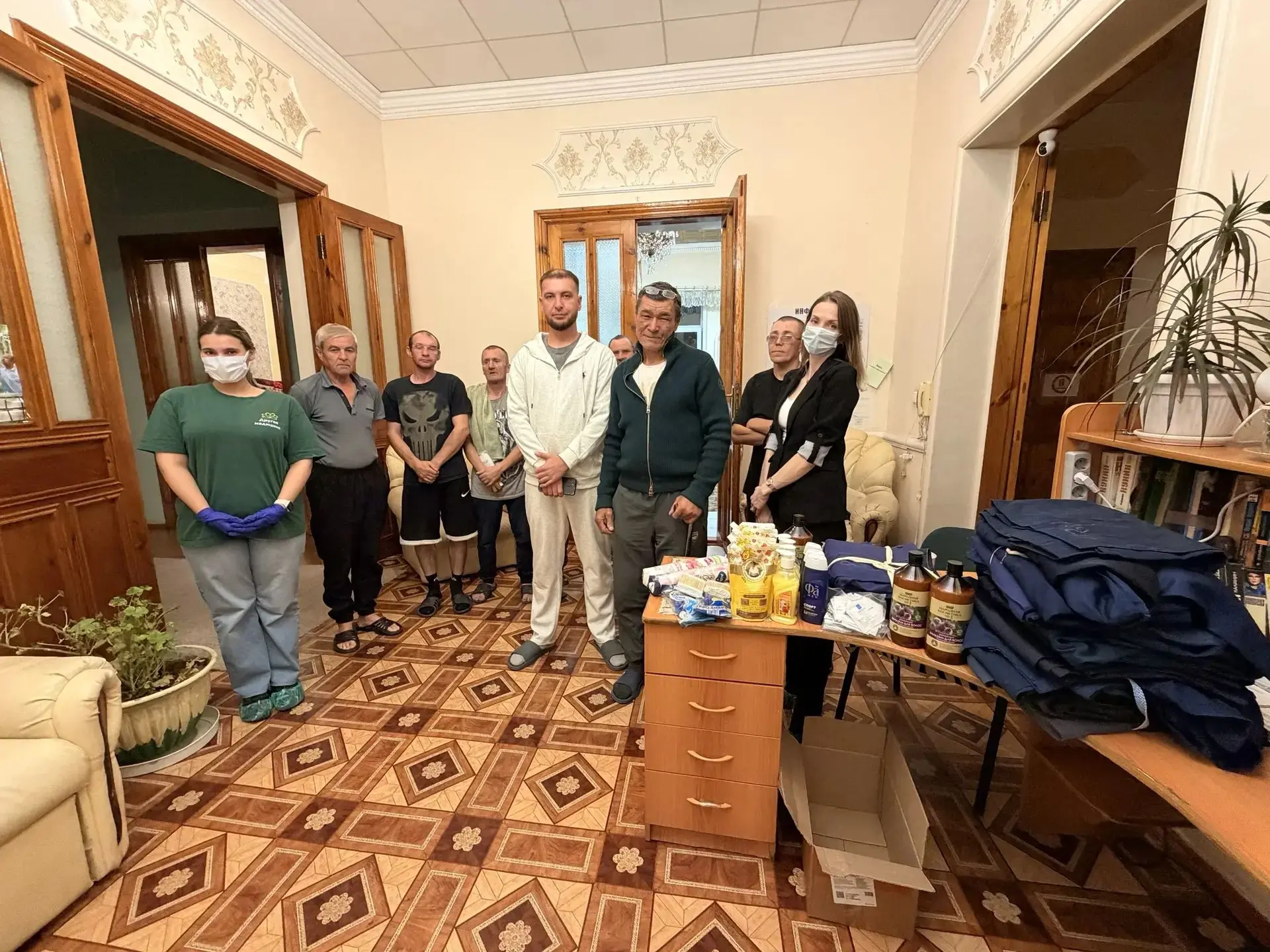 В один из центров социальной адаптации "РеспектИВ" приезжали гости из благотворительной...