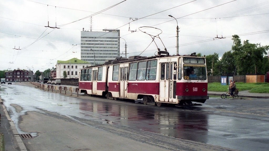 Архангельск 1994 года: общественный транспорт на набережной Северной Двины 👍