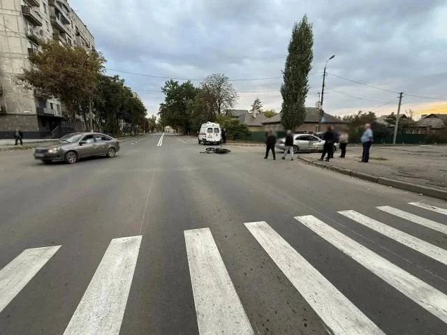 В Горловке легковой автомобиль совершил столкновение с питбайком, госпитализирован 17-л...
